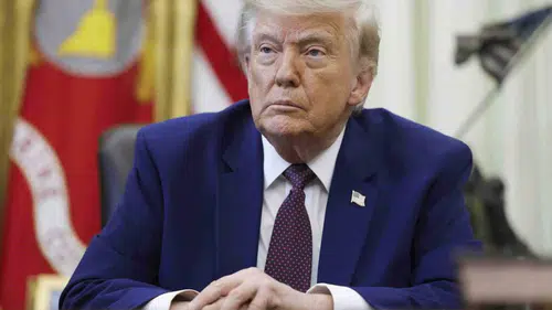 Trump İran'a çağrı yaptı Füzeleri bırakın masaya oturun