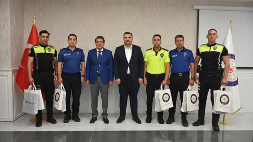 Sınava yetişemeyen öğrenciye polis desteği ödül getirdi