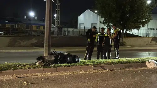 Sivas'ta motosiklet kazası sonrası iki otomobil çarptı