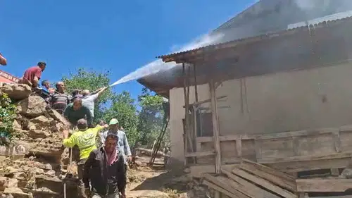Adana Feke’de korkutan ev yangını