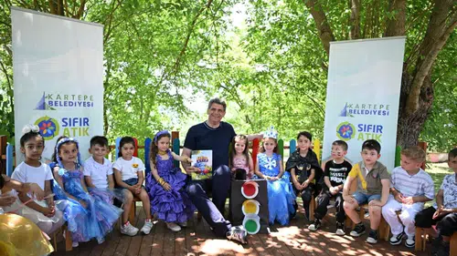 Kartepe’de çocuklar atıklardan kıyafet tasarlayıp podyuma çıktı
