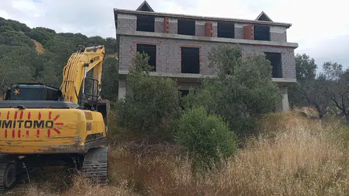 Ayvacık’ta kaçak yapı operasyonu