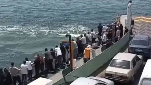 Eskihisar feribotunda can pazarı