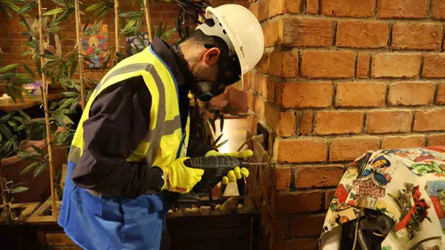 Sivas'ta 11 bin tuğla arasında saklanan 1 liralık büyük ödül
