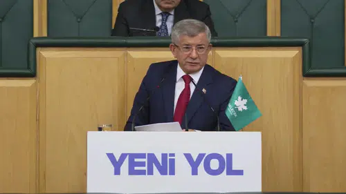 Davutoğlu yargı üzerinden siyaset dizayn edilmesine sert çıktı