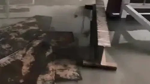 İnegöl’de sel baskını Çocuklar su birikintilerinde yüzdü
