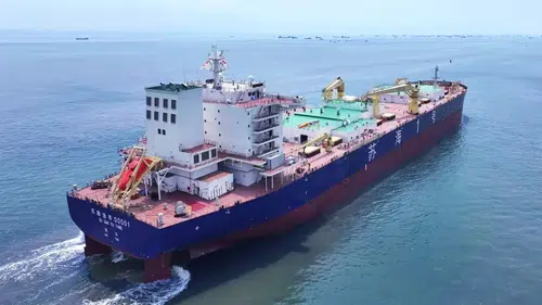 Deniz ortasında fabrika gibi çalışan somon çiftliği kuruldu