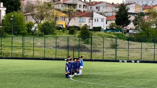 Bilecik'te minik futbolculardan hakeme saha içinde sessiz protesto