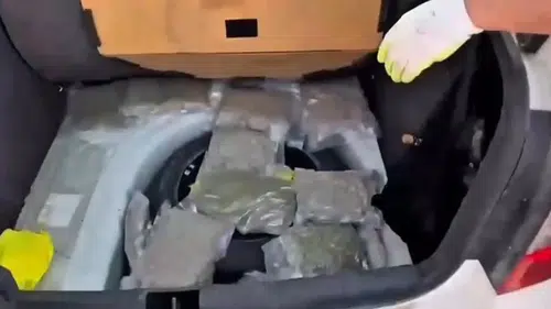 Hakkari'de durdurulan araçtan yüklü miktarda uyuşturucu çıktı