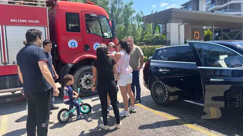 Antalya'da kilitli kalan çocuk için itfaiye zamanla yarıştı