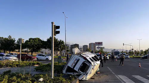 Kayseri'de akşam trafiğinde kaza 4 kişi hastaneye kaldırıldı