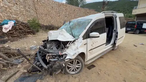 Şemdinli yolunda kaza Bir yaralının durumu kritik