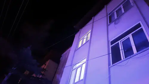 Aksaray'da eve çatıdan girmeye çalışan genç beton zemine çakıldı
