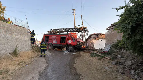 Eskişehir'de yangın dönüşü kaza 3 itfaiyeci hastanelik oldu
