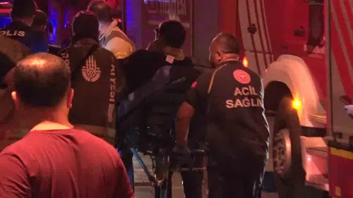 Fatih’te bir evde çıkan yangın mahalleliyi sokağa döktü
