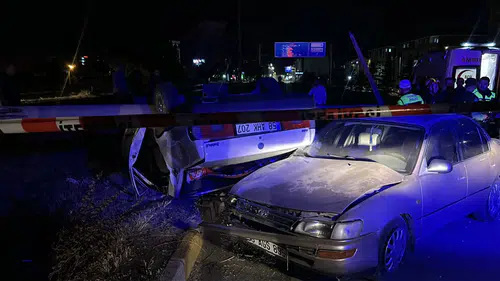 Sivas'ta gece saatlerinde trafik kazası beş kişiyi hastanelik etti