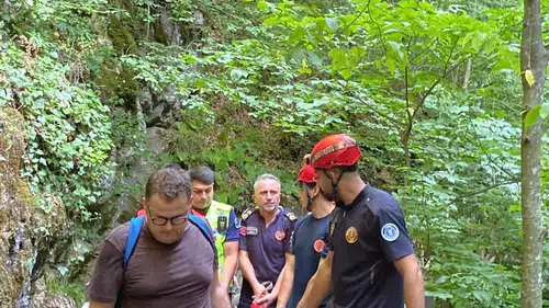 Oylat Şelalesi'nde kaza 3 metre yükseklikten düştü
