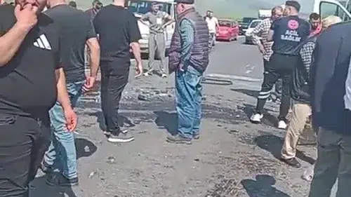 Ardahan yolunda iki araç çarpıştı