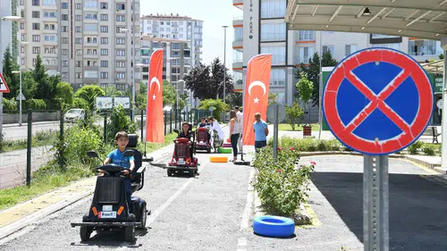 Malatyalı miniklere uygulamalı trafik dersi