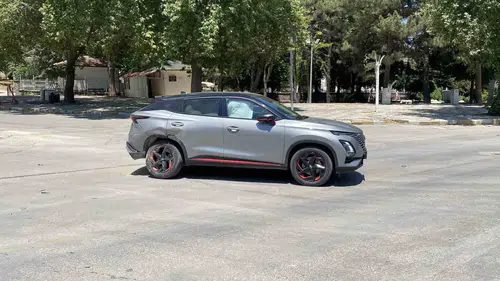 Zübeyde Hanım Caddesi'nde araçlar çarpıştı