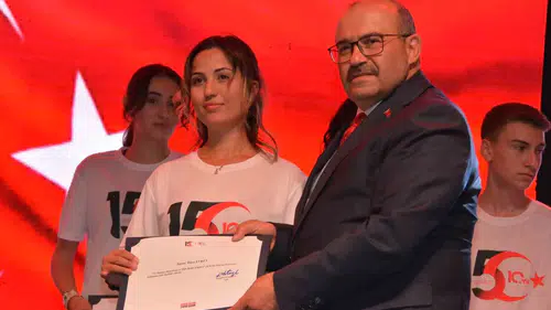 Balıkesirliler 15 Temmuz nöbetinde meydanları doldurdu