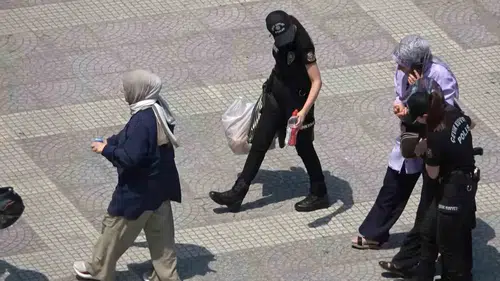 Samsun meydanında aşırı sıcak bir kişiyi bayılttı