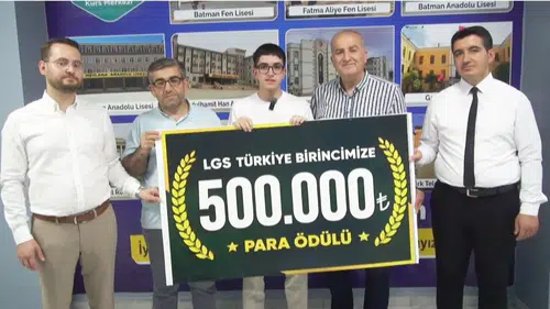 LGS birincisi Muhammed'e yarım milyon liralık başarı primi