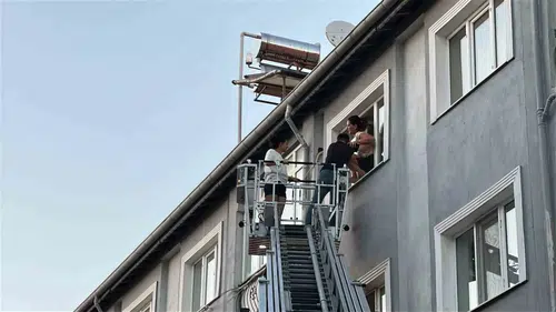 Burdur’da bir apartmanda mahsur kalan 6 kişi itfaiye ile kurtarıldı