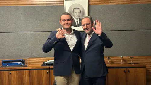 Otizmli milli yüzücü Tuna Tunca dünya tarihine geçti