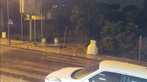 İstanbul’da gece saatlerinde bastıran sağanak hayatı etkiledi