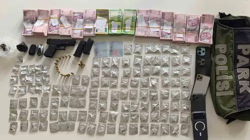 Bakırköy'de uyuşturucu zulası kuran çete yakalandı