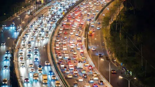 Avrupa'da hız cezalarına son: Otomobiller artık bunu yapacak