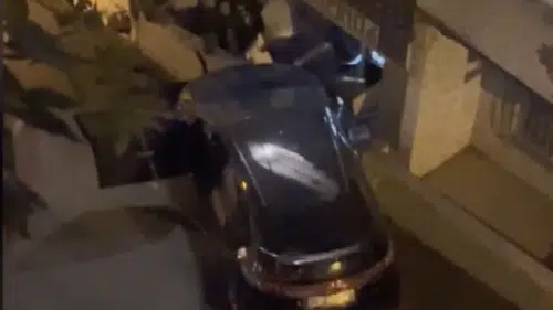 Gaziosmanpaşa’da kontrolden çıkan otomobil mahalleyi ayağa kaldırdı