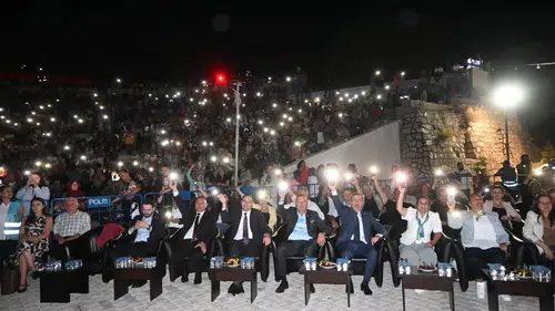 Çay ilçesinde vişne ve Eber sarısı şöleni başladı
