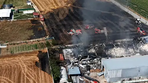 Çatalca’da kimyasal tesis alevlere teslim oldu