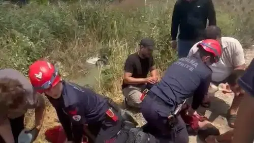 Adana'da sulama kanalına düşen otomobildeki anne ve oğlu hayatını kaybetti