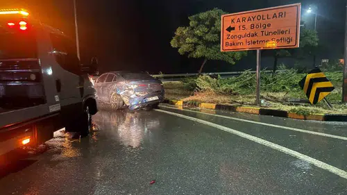 Alaplı kavşağında zincirleme kaza sonucu 5 kişi hastanelik oldu
