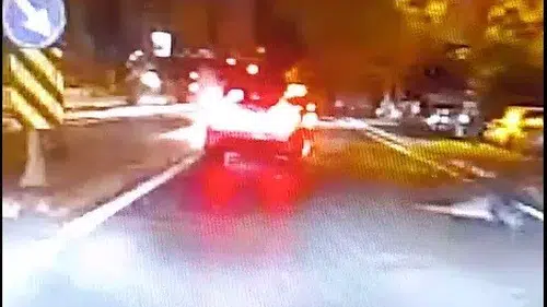 İzmir’de yarış yapan sürücü belediye işçisini hayattan kopardı