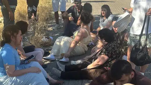 Adıyaman'da turistleri taşıyan minibüs şarampole yuvarlandı