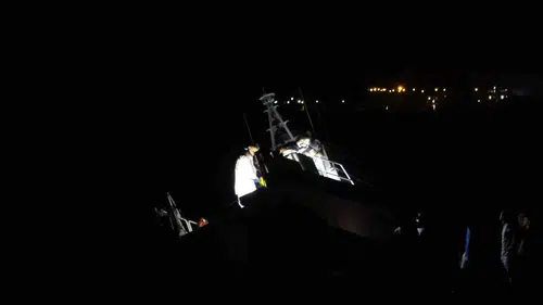 Giresun sahilinde askeri bot kayalıklara çarptı