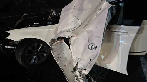 Sivas'ta yüksek hızlı kaza Otomobil traktöre çarpıp hurdaya döndü