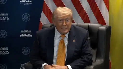 Trump'tan Suriye kararı Terör listesinden çıkarıyorum