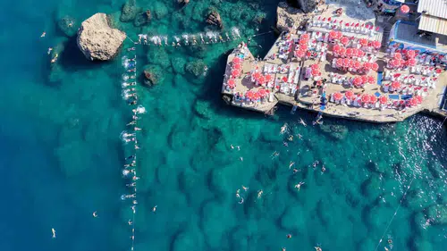 Antalya’da güne falezlerin kıyısında sporla başlıyorlar