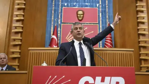 Özgür Özel ve ekibinden dijital operasyon: Kurumsal hesapları Yeni Parti'ye devredildi