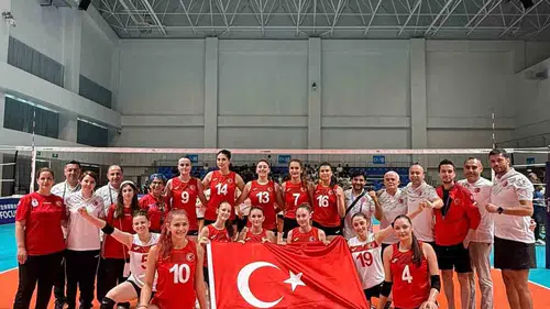 Liseli voleybolcularımız dünya arenasında zirveye çıktı