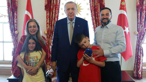 İngiliz çocuğun kekli barış mesajı İstanbul’a ulaştı