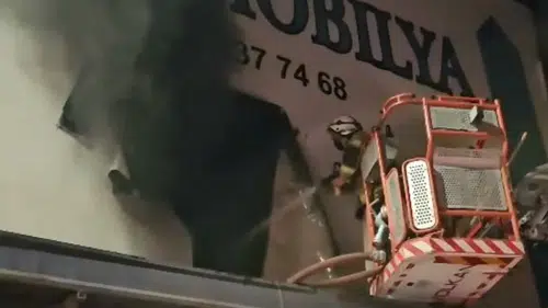 İnegöl’de mobilya fabrikasında gece saatlerinde yangın çıktı