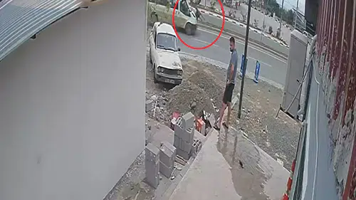 Düziçi’nde aniden yola fırlayan ata minibüs çarptı