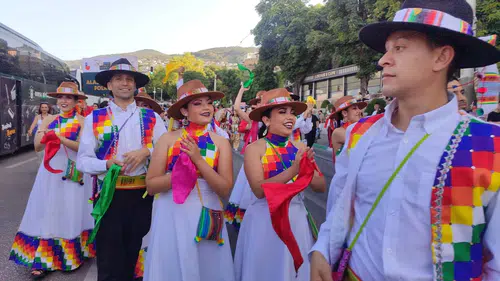 Bursa sokaklarında dünya dansları rüzgarı esiyor