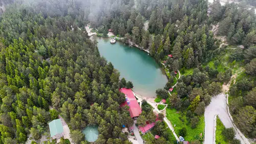 Temmuz ortasında mont giydiren kaçış noktası